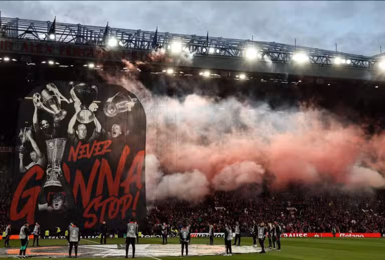 Spectacular Tifo Lifts by Rope Task at Top UK Football Clubs | Project Highlights